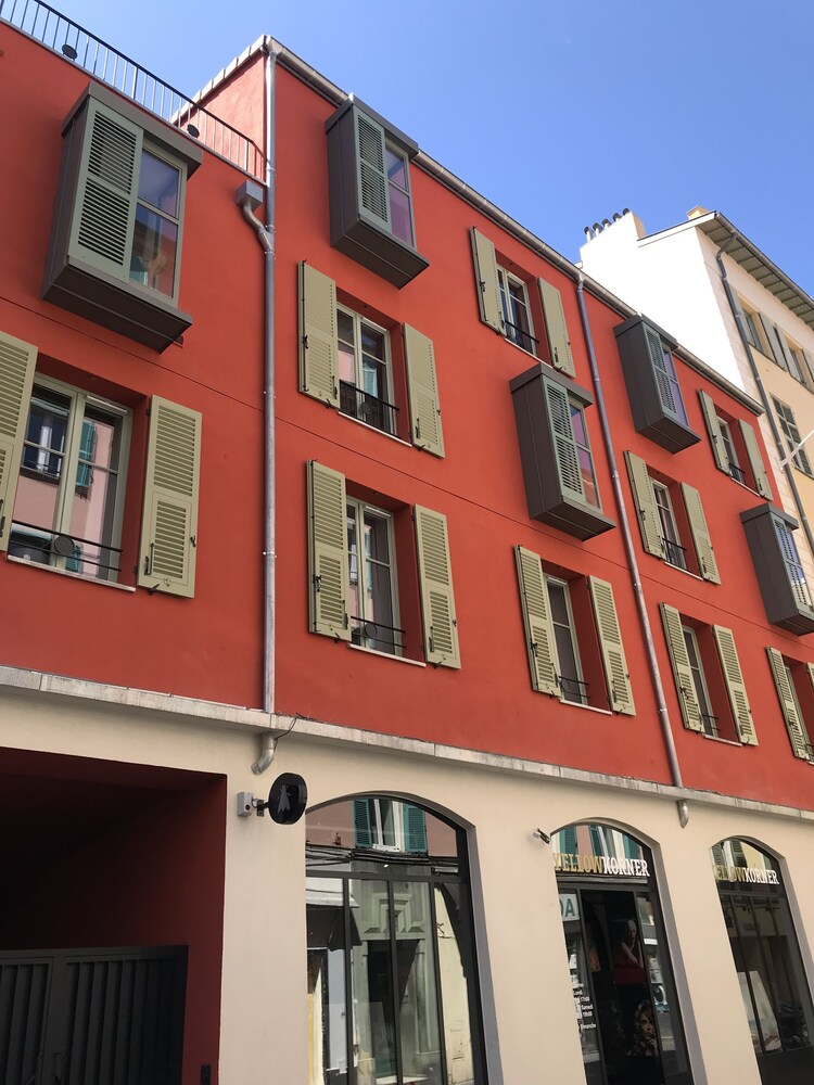 L'Abeille Boutique Apartments — photo 2