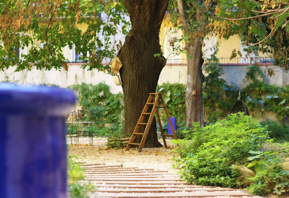 L'Abeille Boutique Apartments